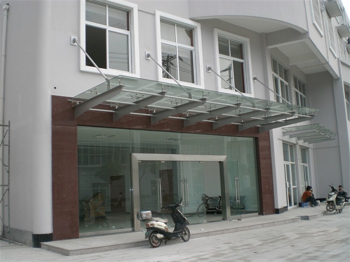 武汉车棚制作什么是钢结构雨棚制作方法 武汉玻璃雨棚的效果与作用是什么