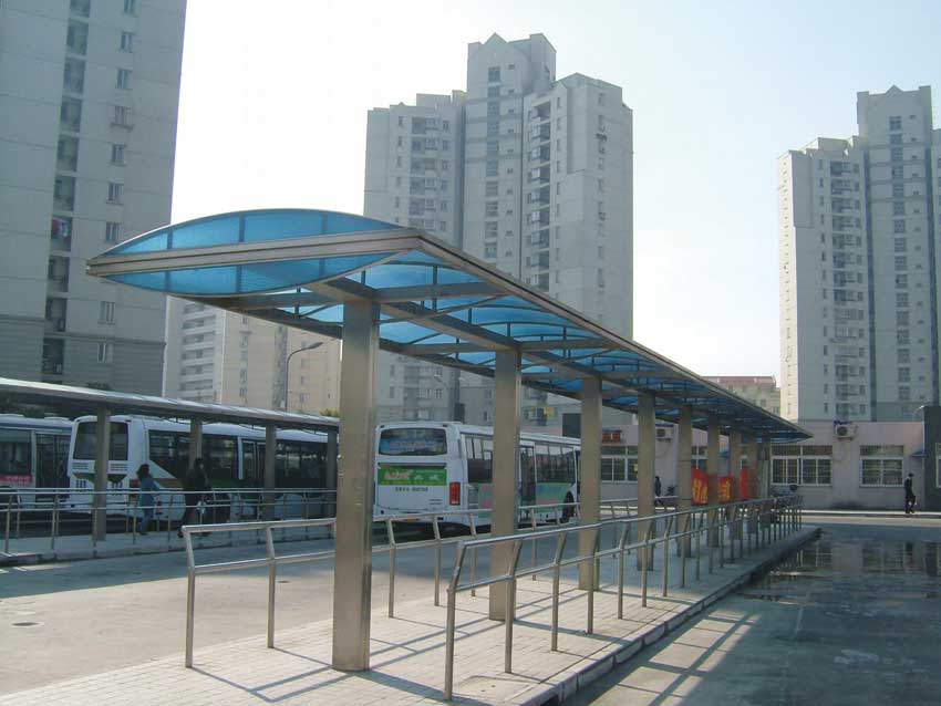 武汉阳光棚制作玻璃雨棚的制作工艺要点介绍 武汉膜布摊位车棚隔离噪音介绍